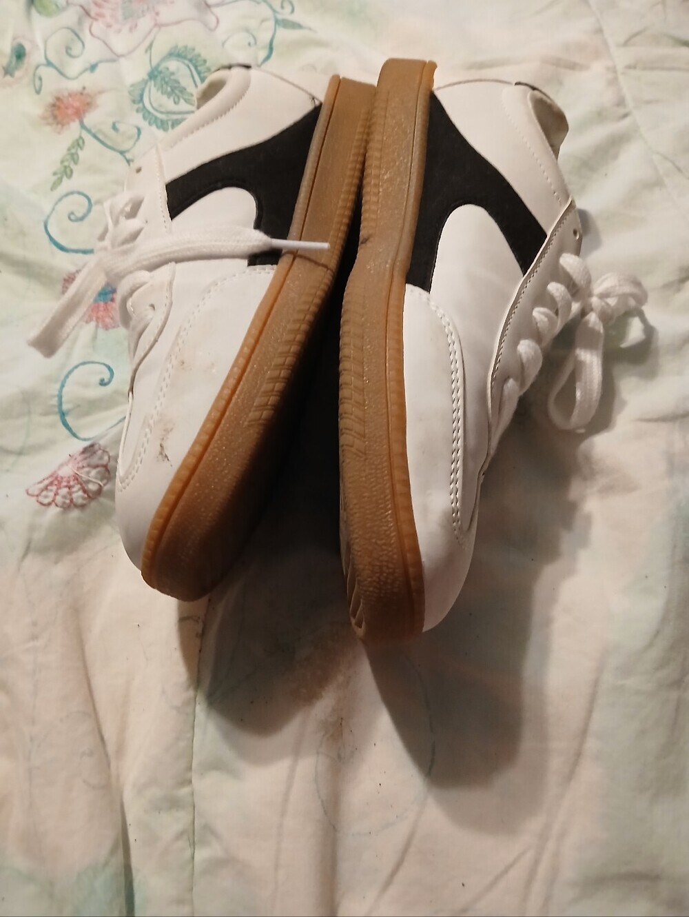 No Boundaries Ladies White Leather Sneakers with Black Side Stripe. Size 9.5 - Picture 8 of 9